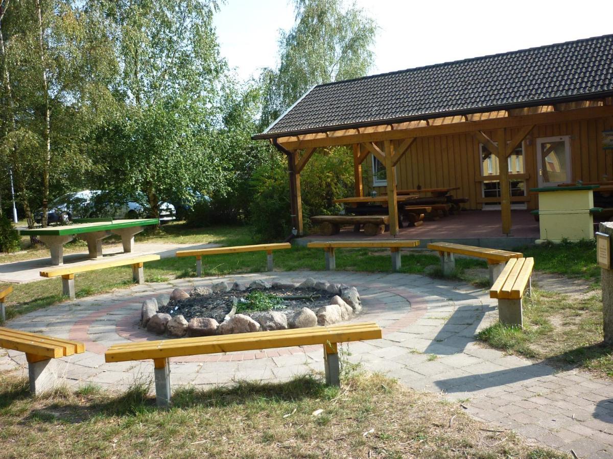 Gruppenbungalow-Waldhaus-Am Ferienpark Mirow Dış mekan fotoğraf
