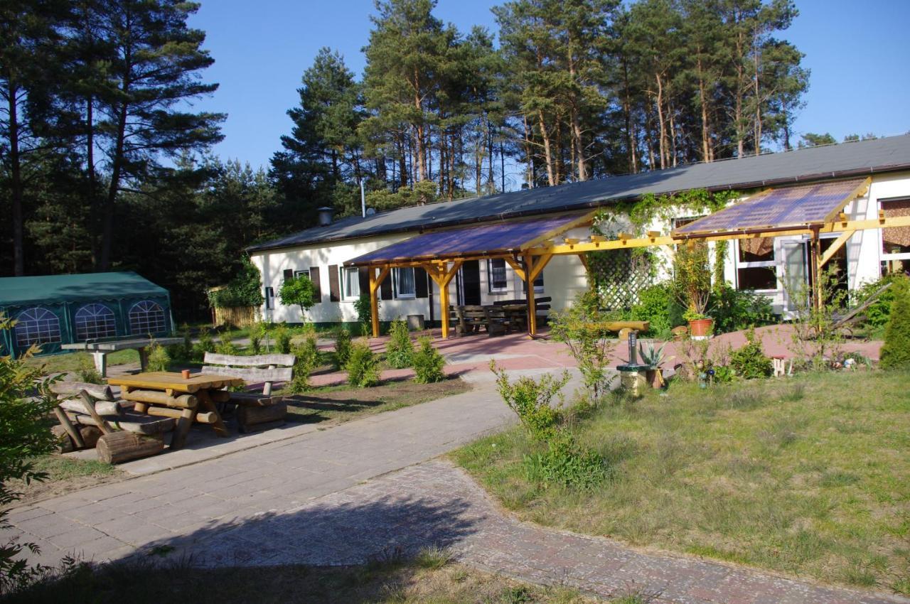 Gruppenbungalow-Waldhaus-Am Ferienpark Mirow Dış mekan fotoğraf
